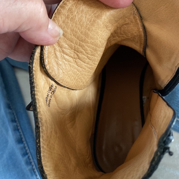 L.A.M.B. By Gwen Stefani black leather buckle boots with side zip Sz 9 - Picture 8 of 12